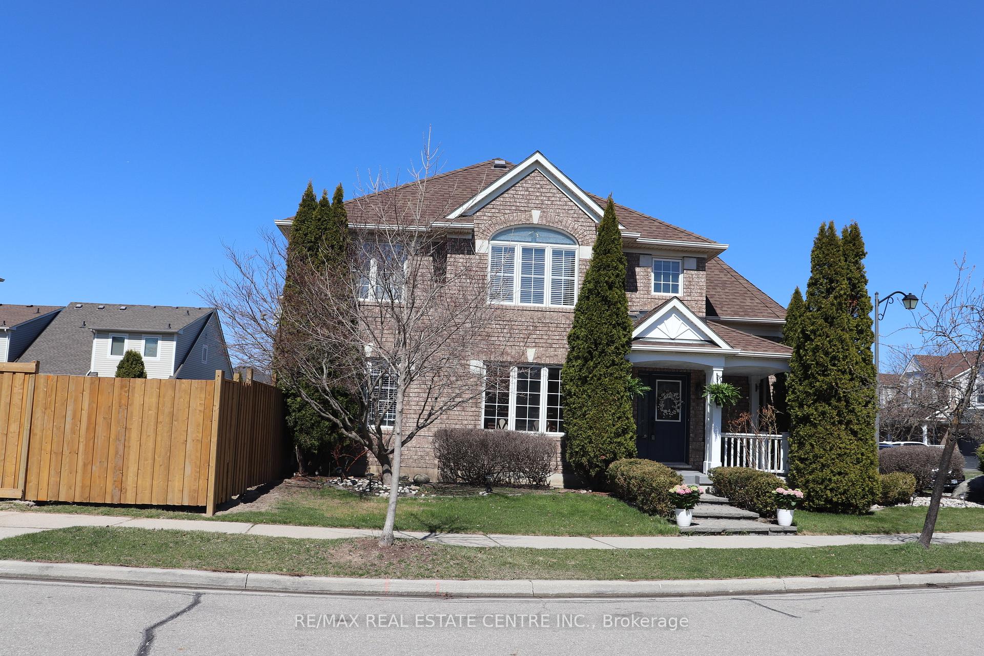 Photo 2 of 577 Caverhill Crescent, Milton, Clarke — HOMEH