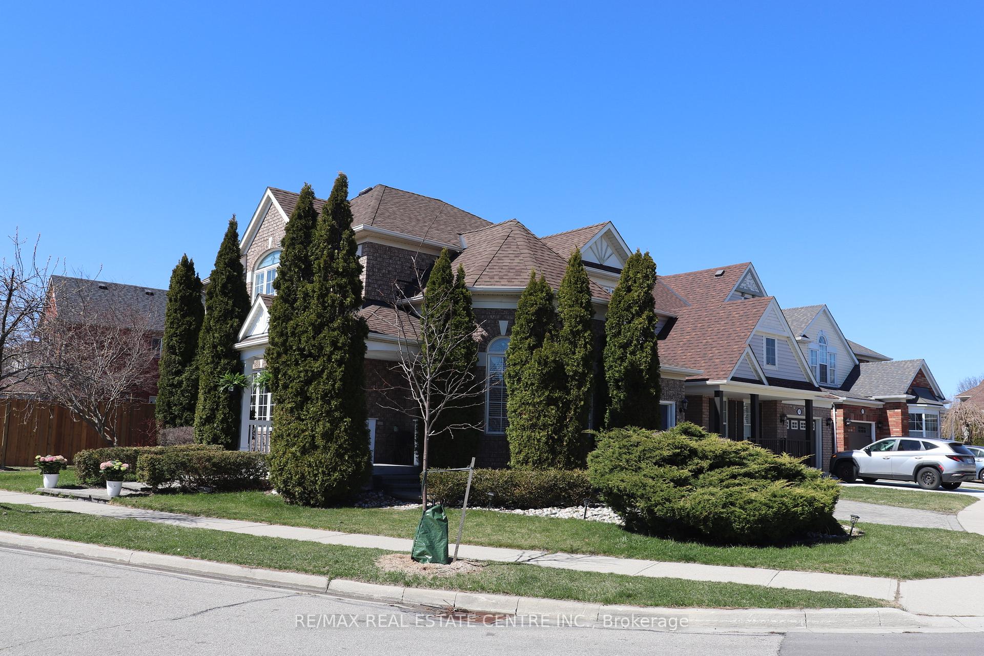 Photo 3 of 577 Caverhill Crescent, Milton, Clarke — HOMEH
