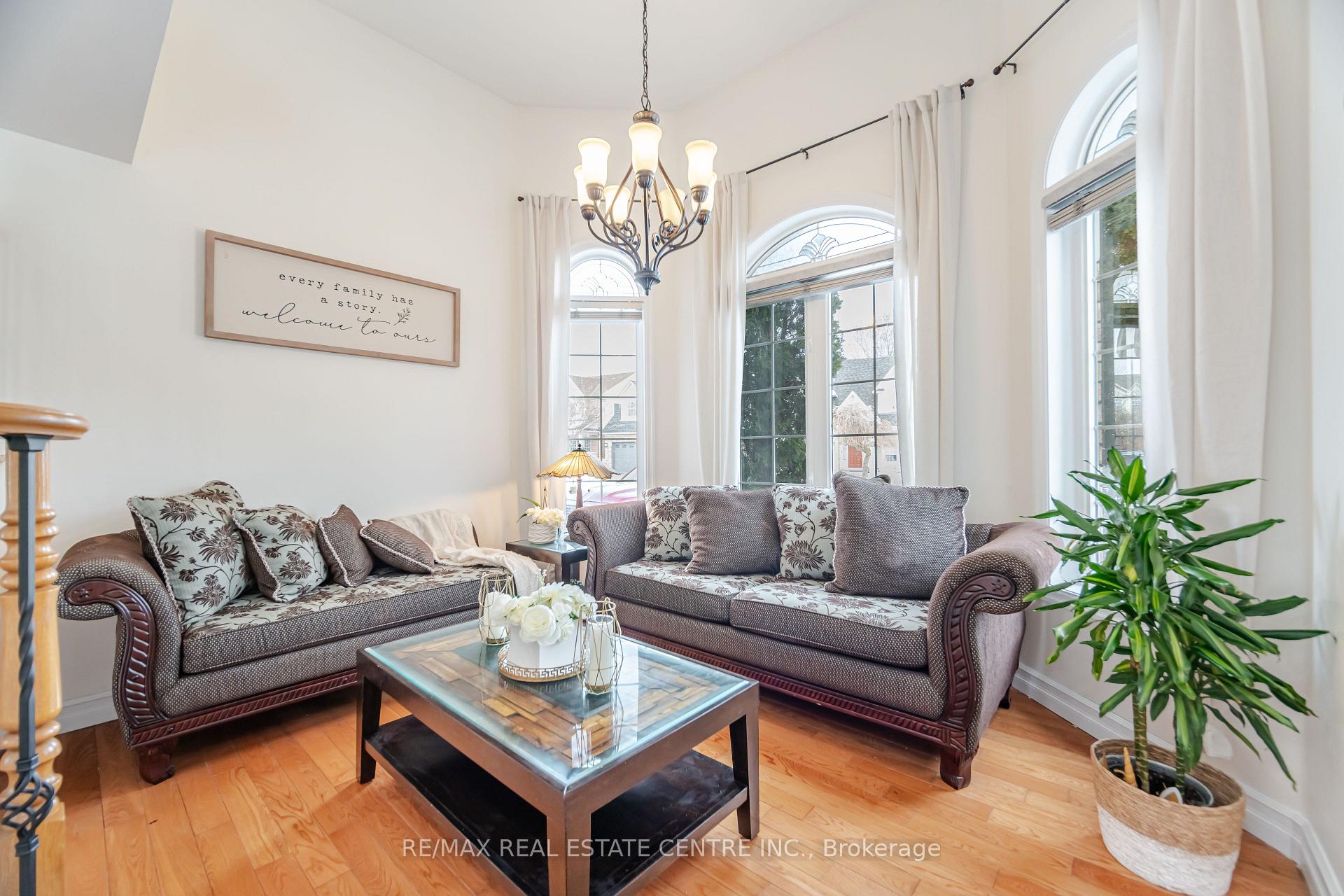 Photo 6 of 577 Caverhill Crescent, Milton, Clarke — HOMEH