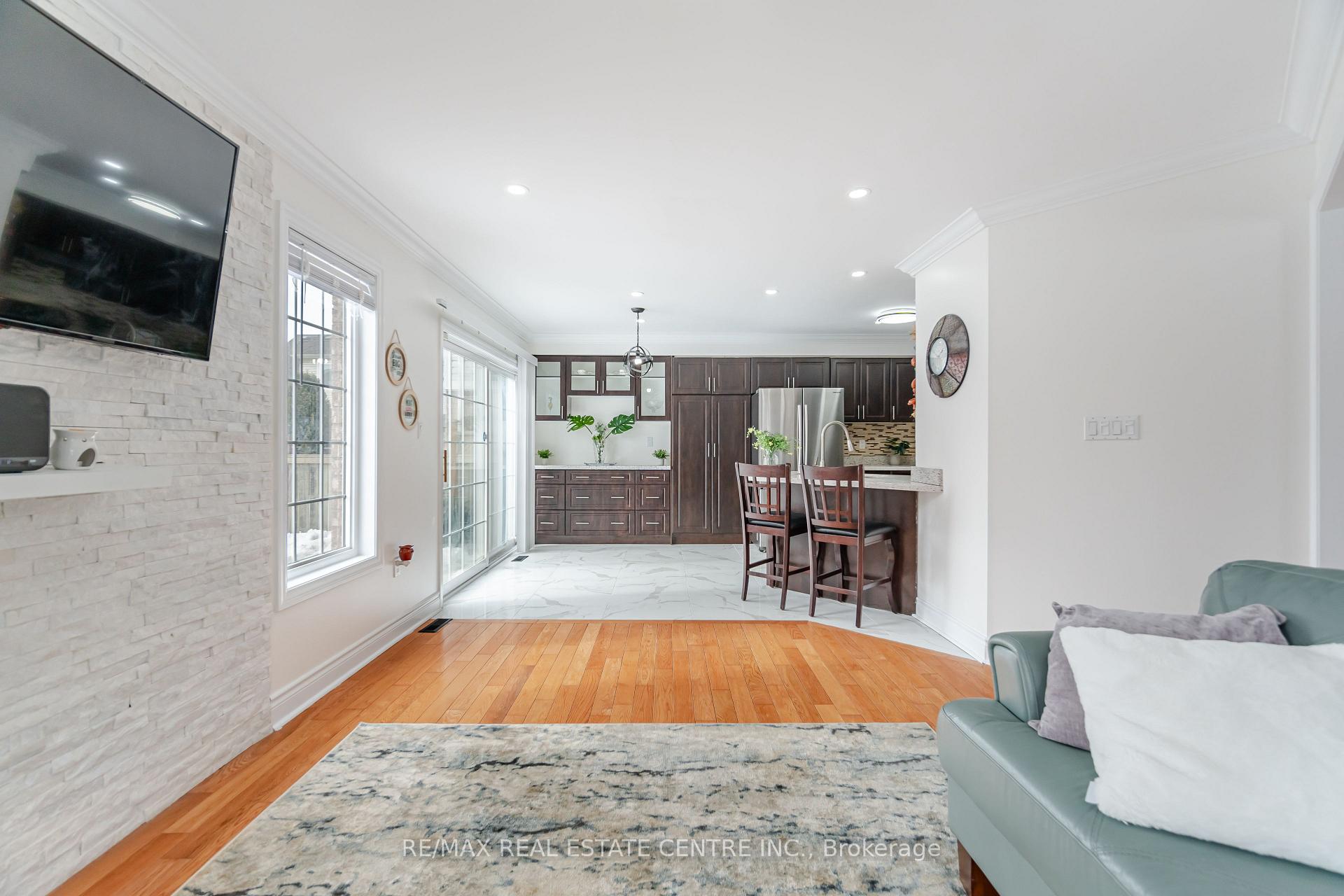 Photo 11 of 577 Caverhill Crescent, Milton, Clarke — HOMEH