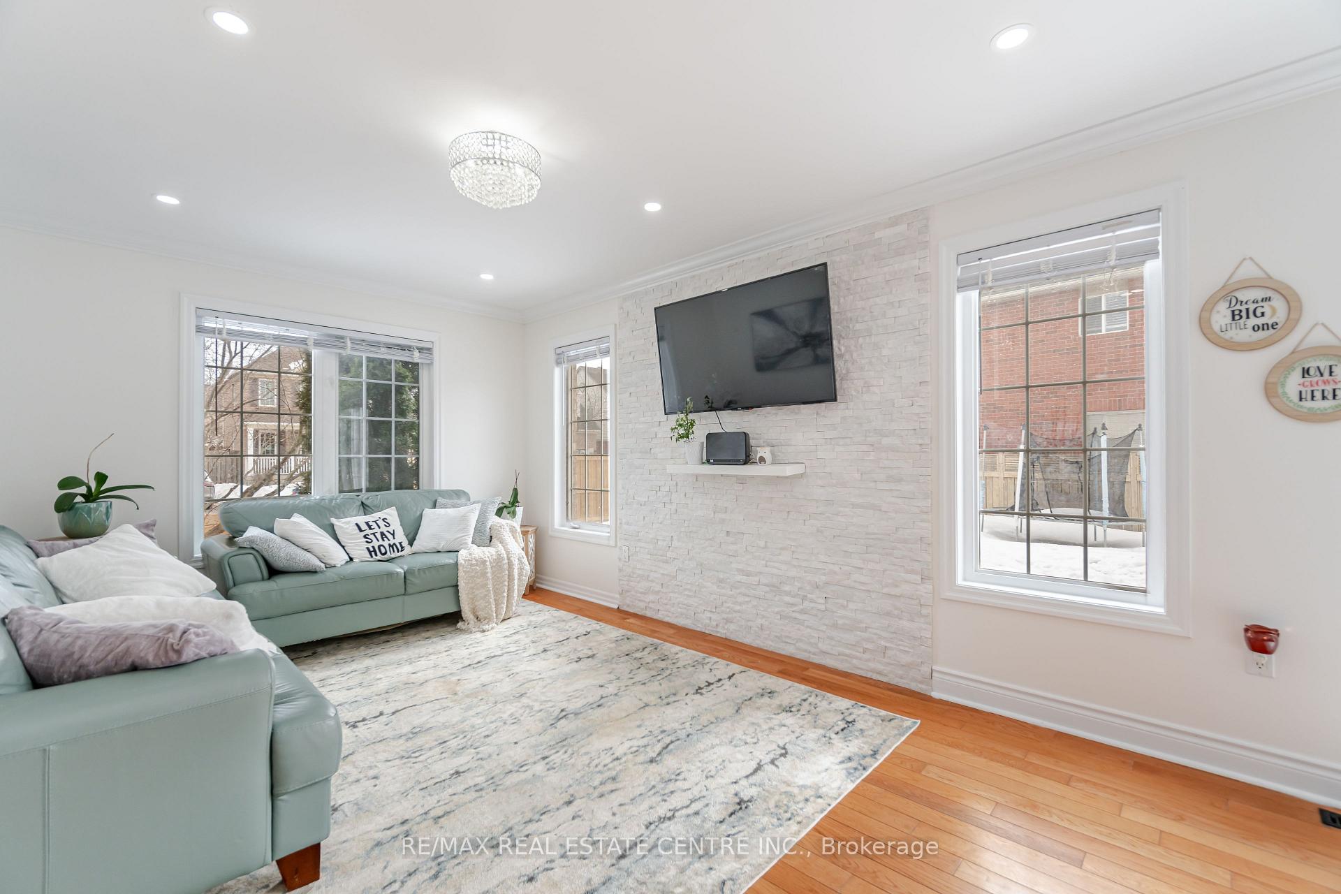 Photo 12 of 577 Caverhill Crescent, Milton, Clarke — HOMEH