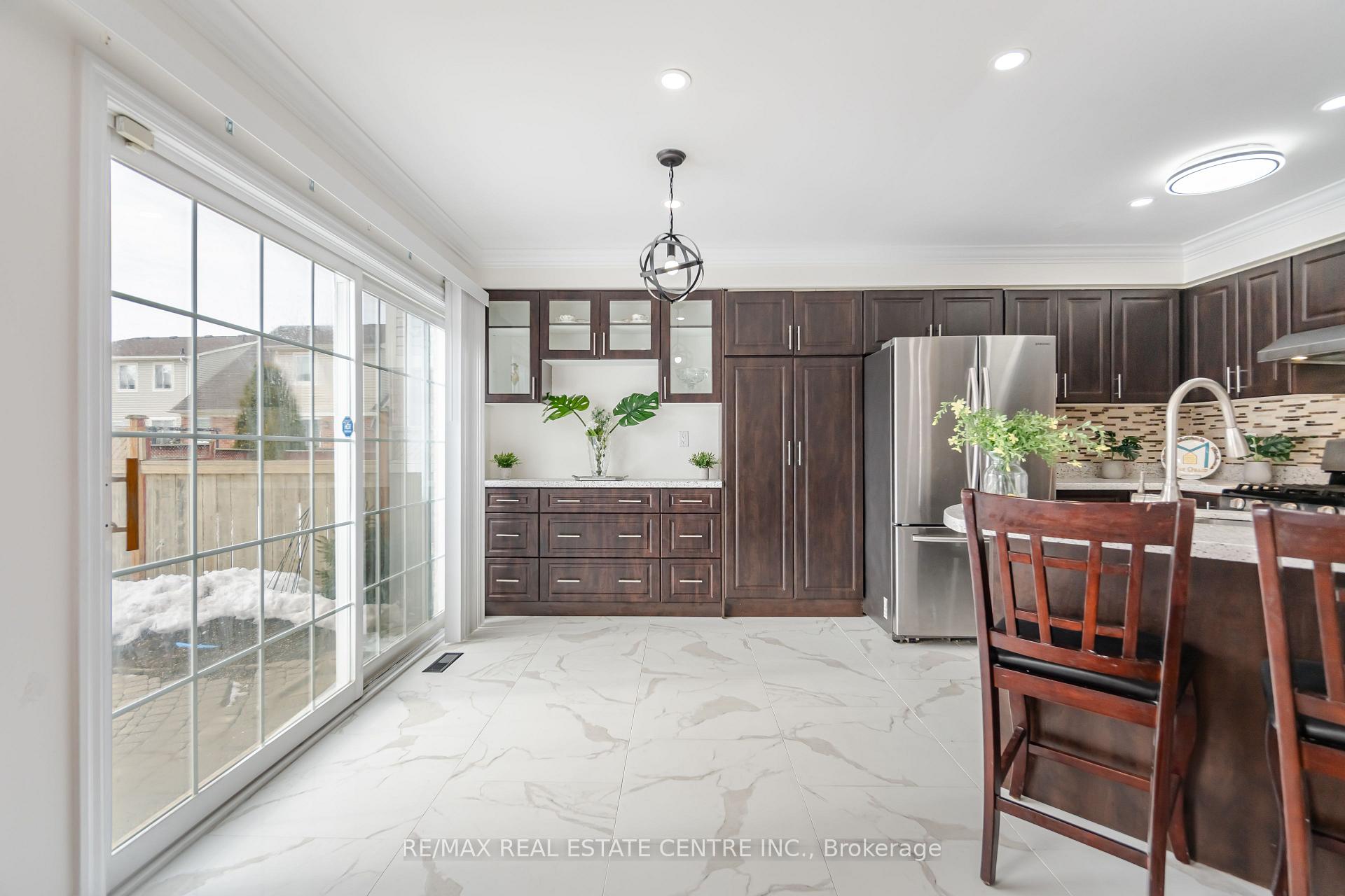 Photo 13 of 577 Caverhill Crescent, Milton, Clarke — HOMEH
