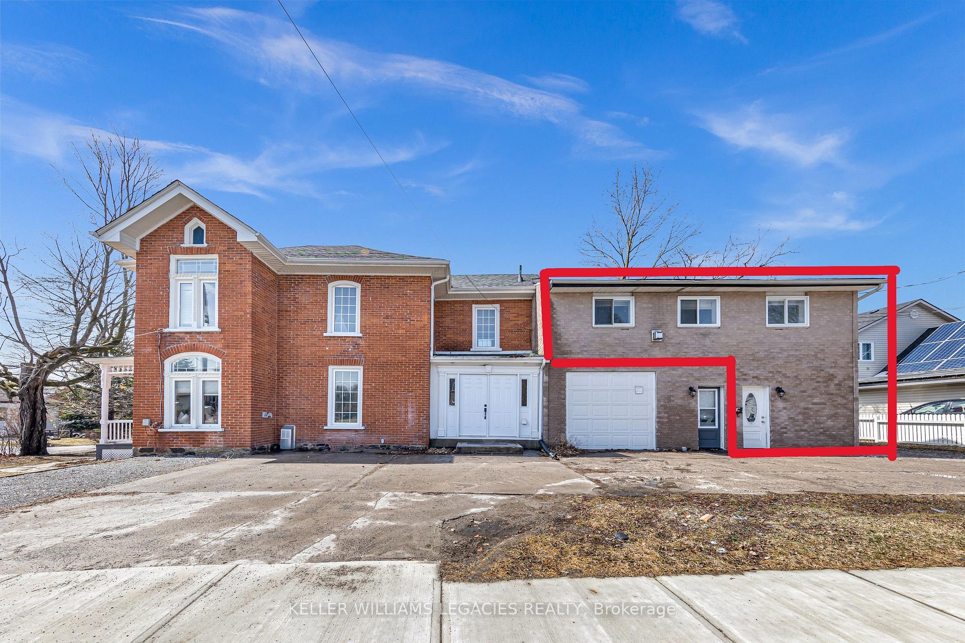 Front of Unit UPPER, 52 Victoria Avenue N