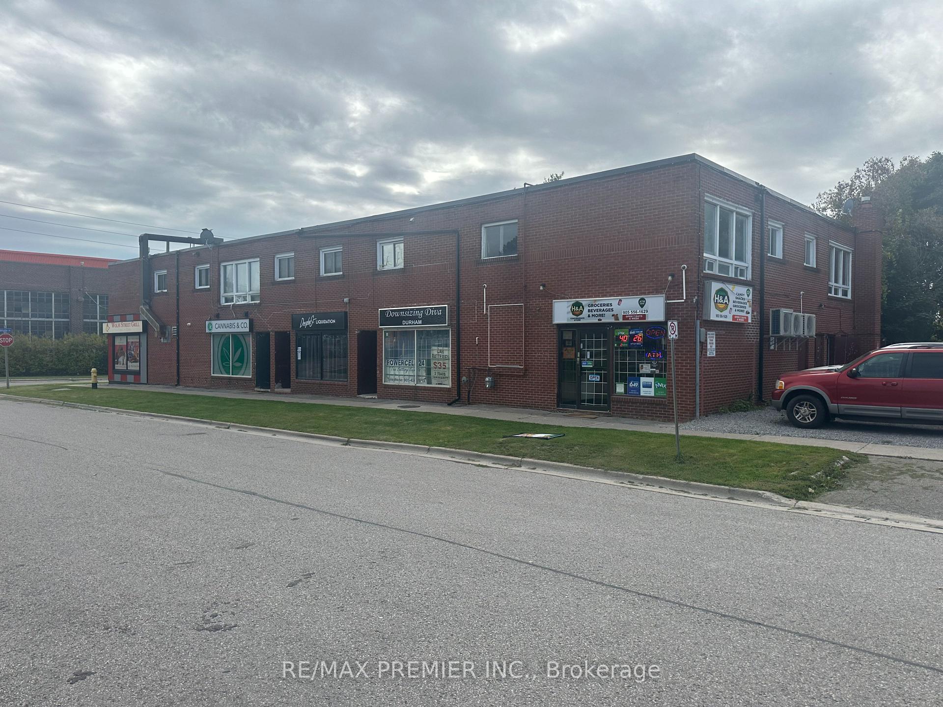 Photo 2 of Unit 2B, 92 Wolfe Street, Oshawa, Lakeview — HOMEH