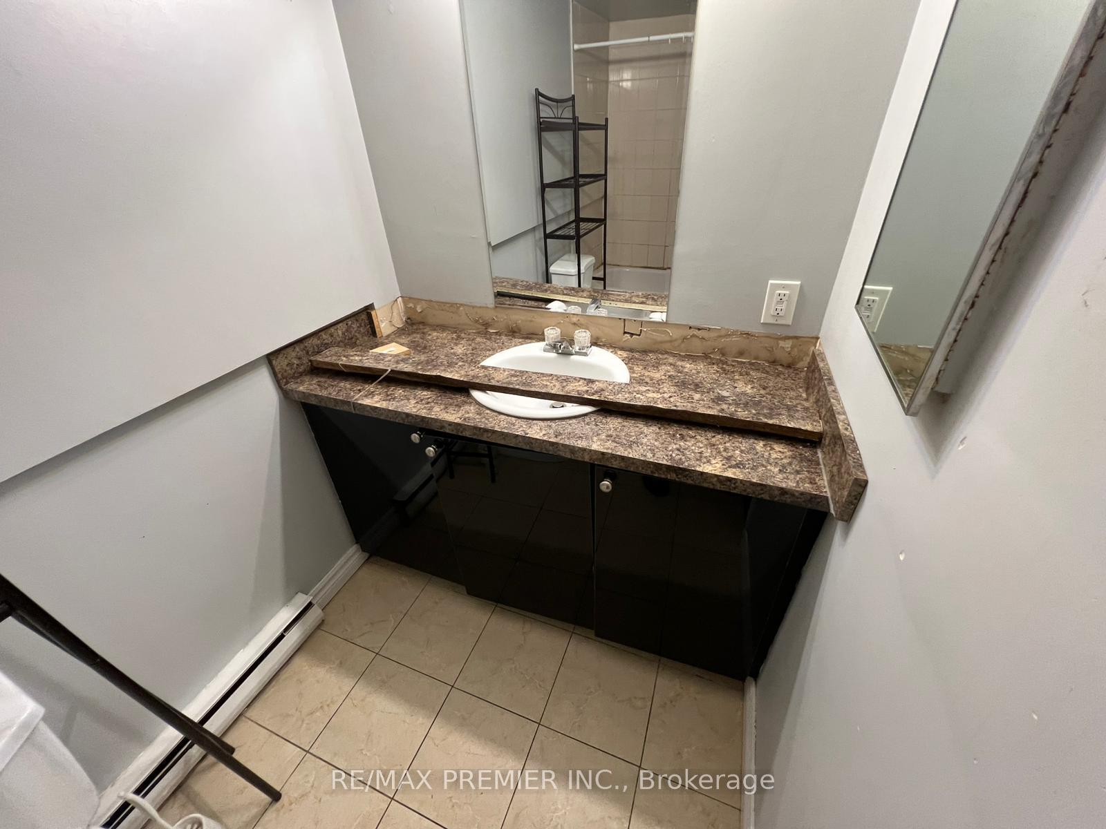 Photo 5 of Unit 2B, 92 Wolfe Street, Oshawa, Lakeview — HOMEH