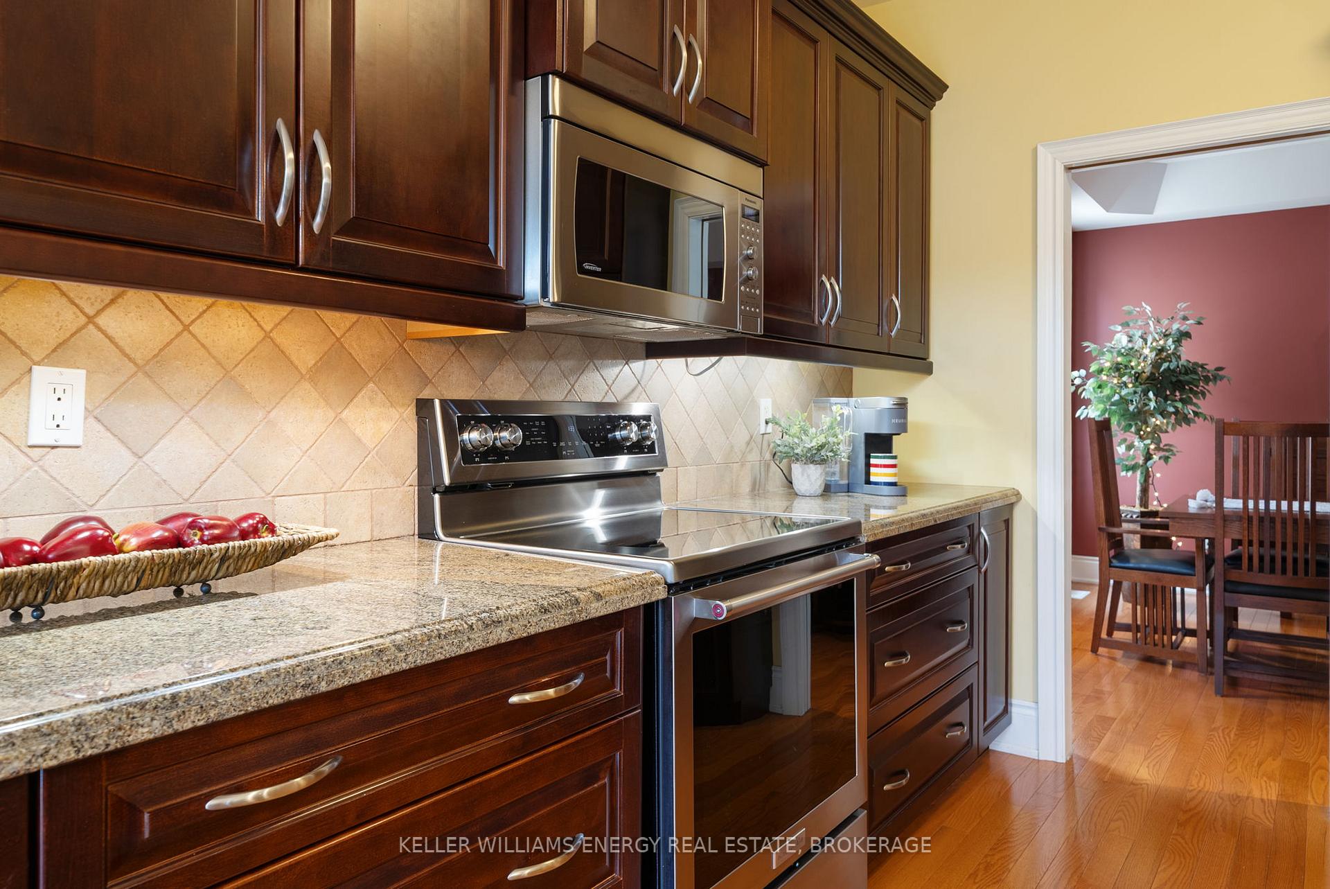 Photo 5 of 1044 Swiss Heights, Oshawa, Pinecrest — HOMEH