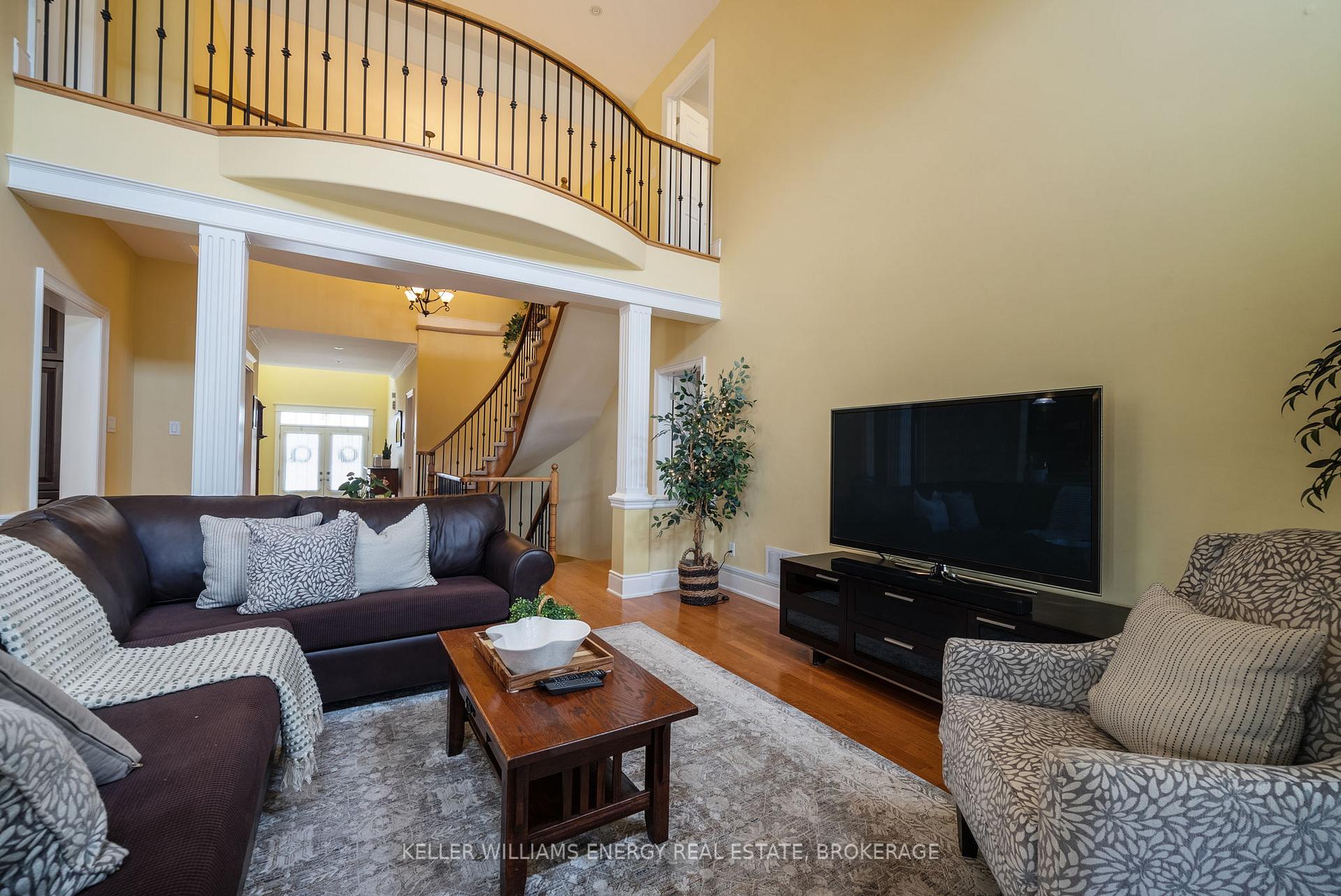 Photo 11 of 1044 Swiss Heights, Oshawa, Pinecrest — HOMEH