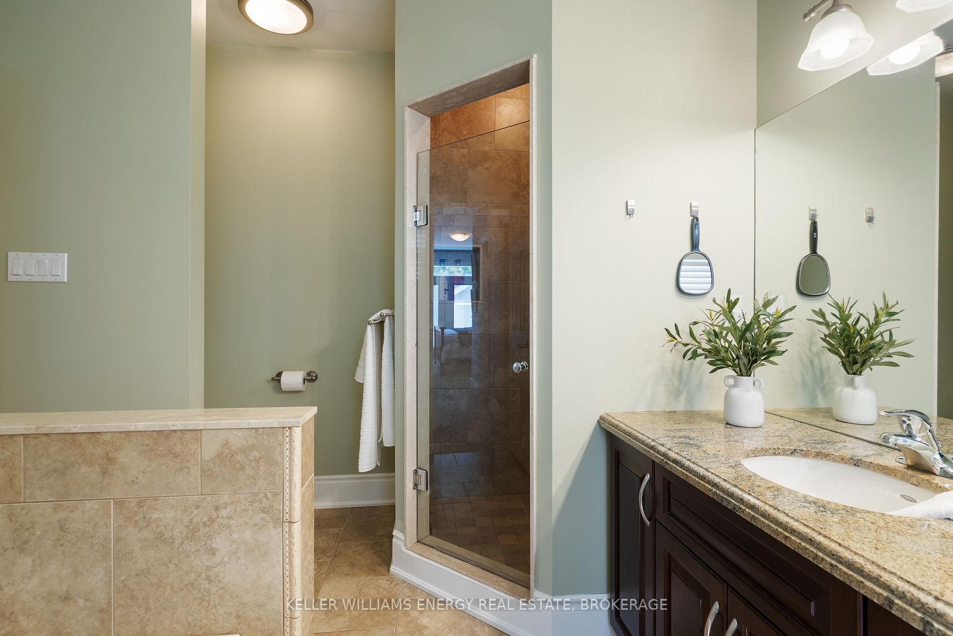 Photo 21 of 1044 Swiss Heights, Oshawa, Pinecrest — HOMEH