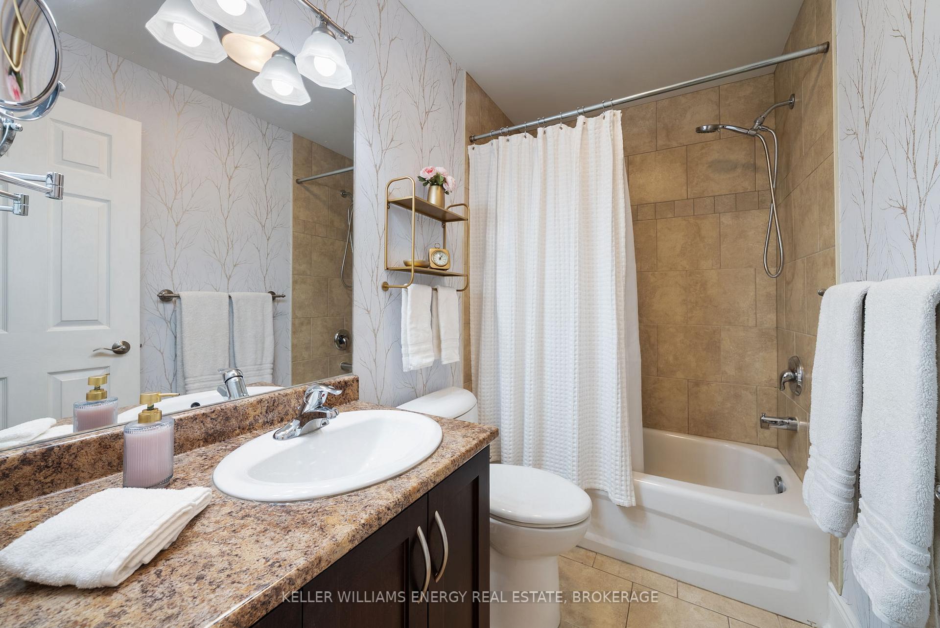 Photo 24 of 1044 Swiss Heights, Oshawa, Pinecrest — HOMEH
