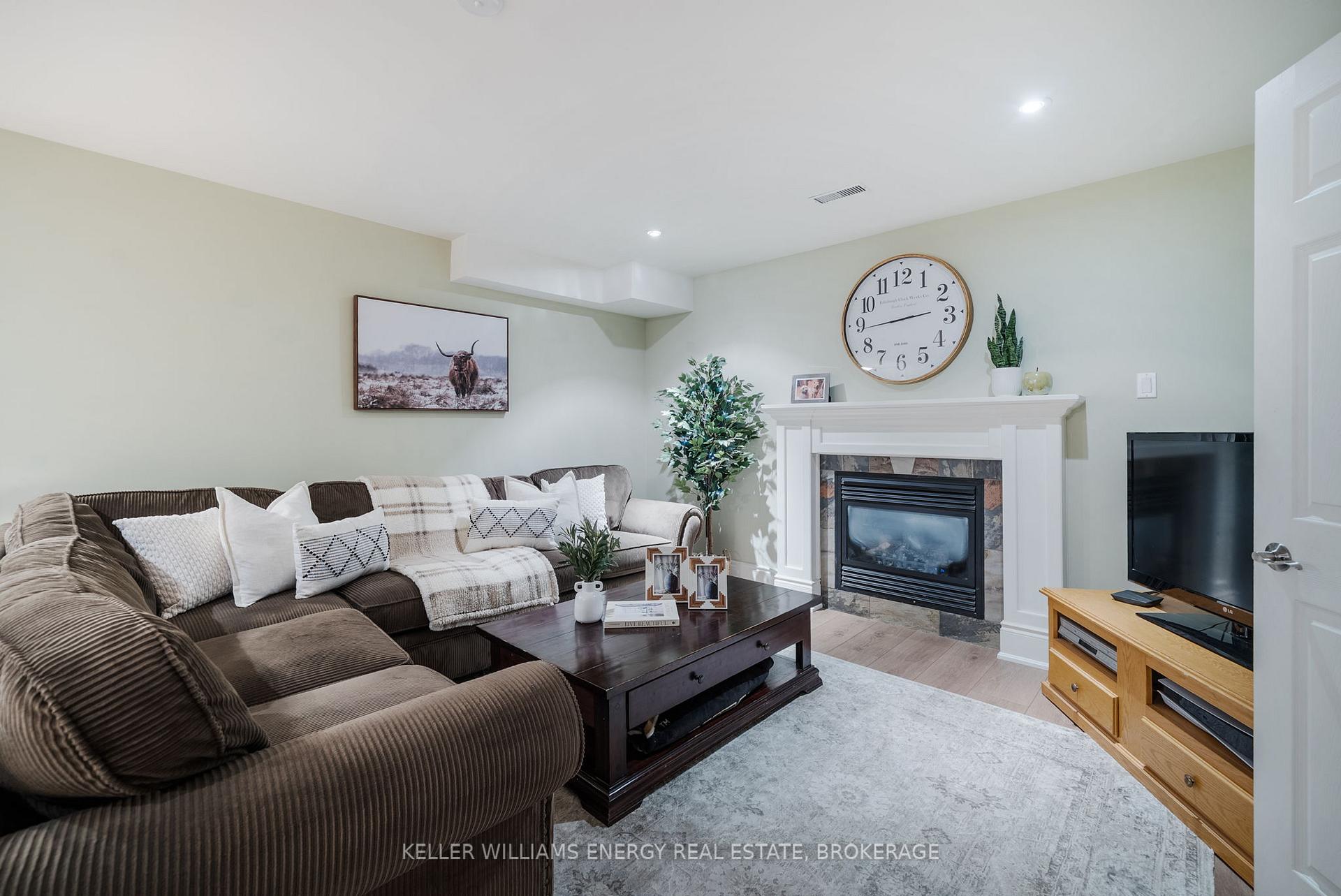 Photo 32 of 1044 Swiss Heights, Oshawa, Pinecrest — HOMEH