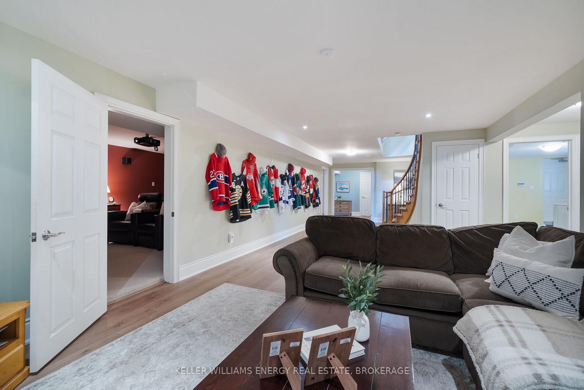 Photo 33 of 1044 Swiss Heights, Oshawa, Pinecrest — HOMEH