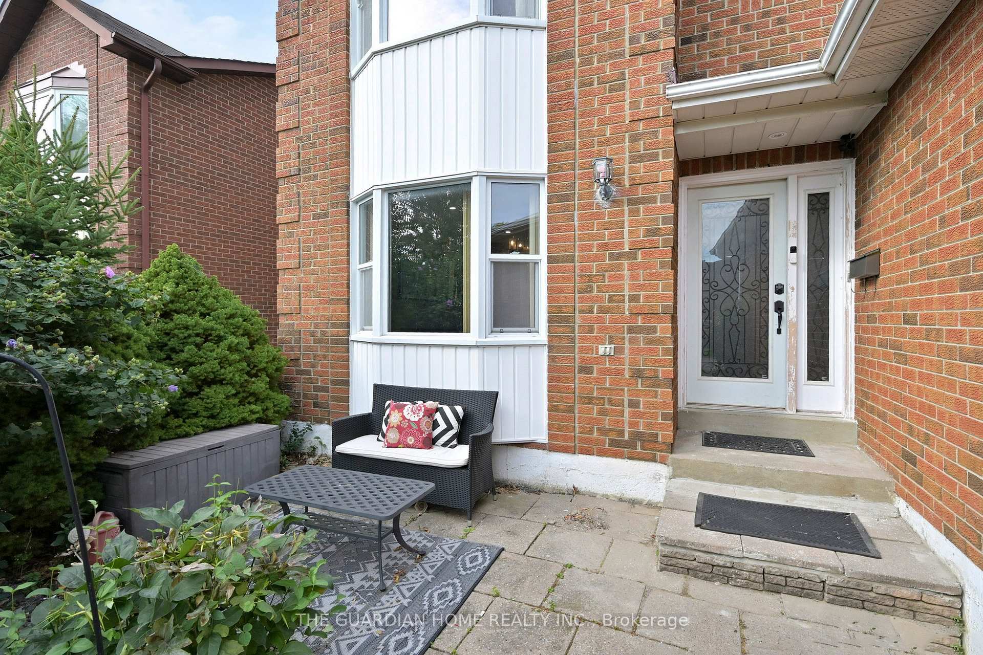 Photo 2 of 622 Aspen Road, Pickering, Amberlea — HOMEH