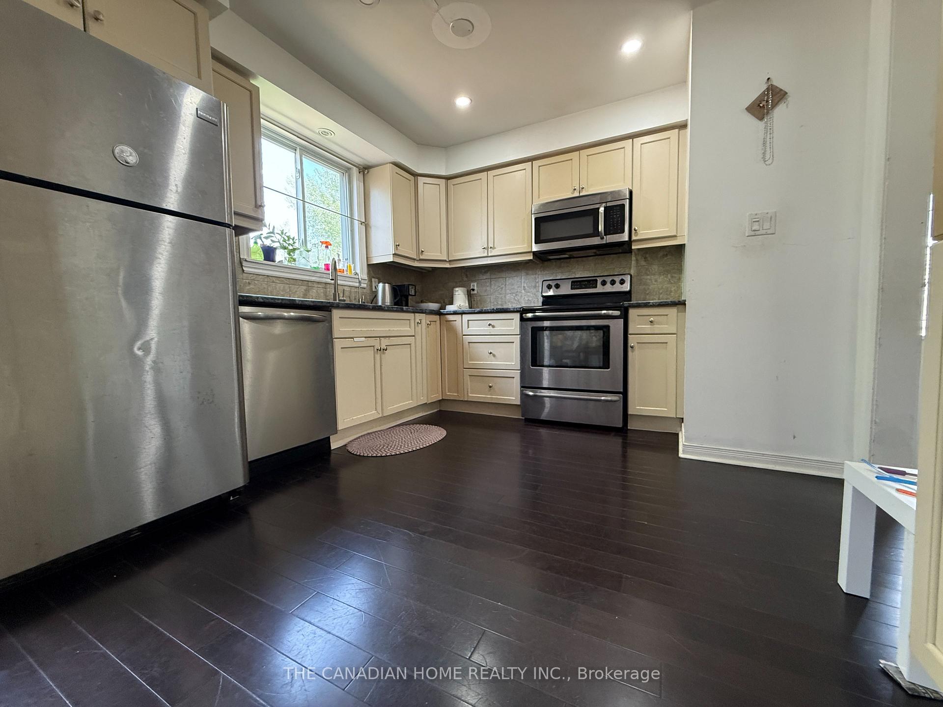 Photo 4 of 968 Renfrew Court, Oshawa, Lakeview — HOMEH