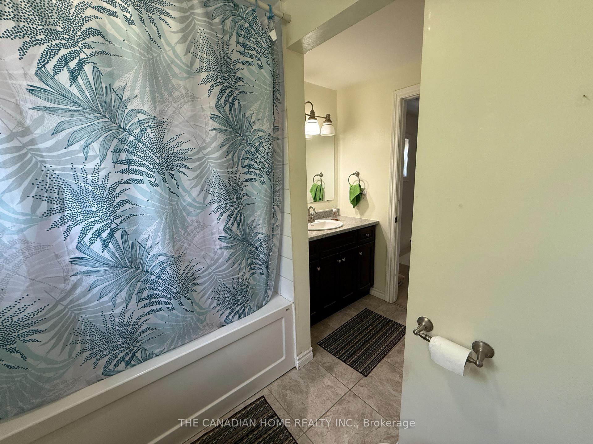 Photo 13 of 968 Renfrew Court, Oshawa, Lakeview — HOMEH