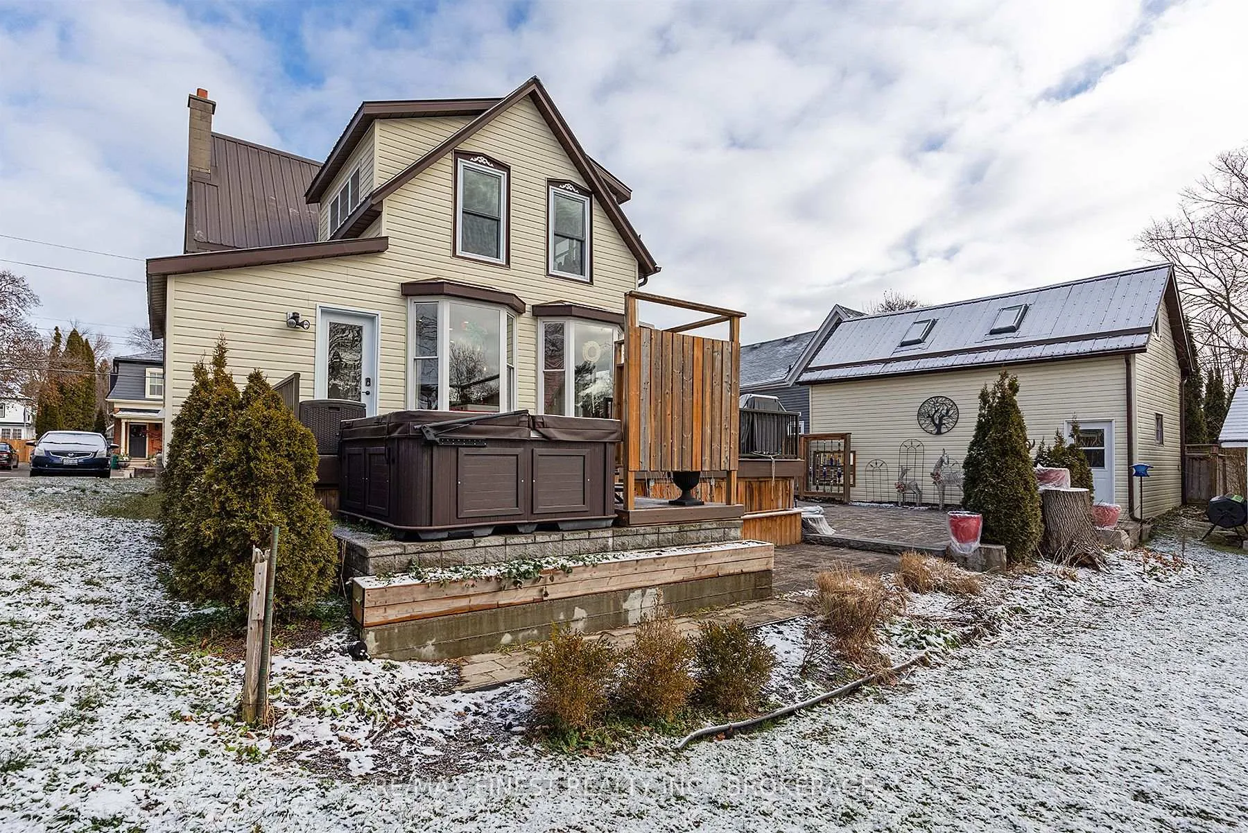 Photo 4 of 21A Centre Street, Prince Edward County, Picton Ward — HOMEH