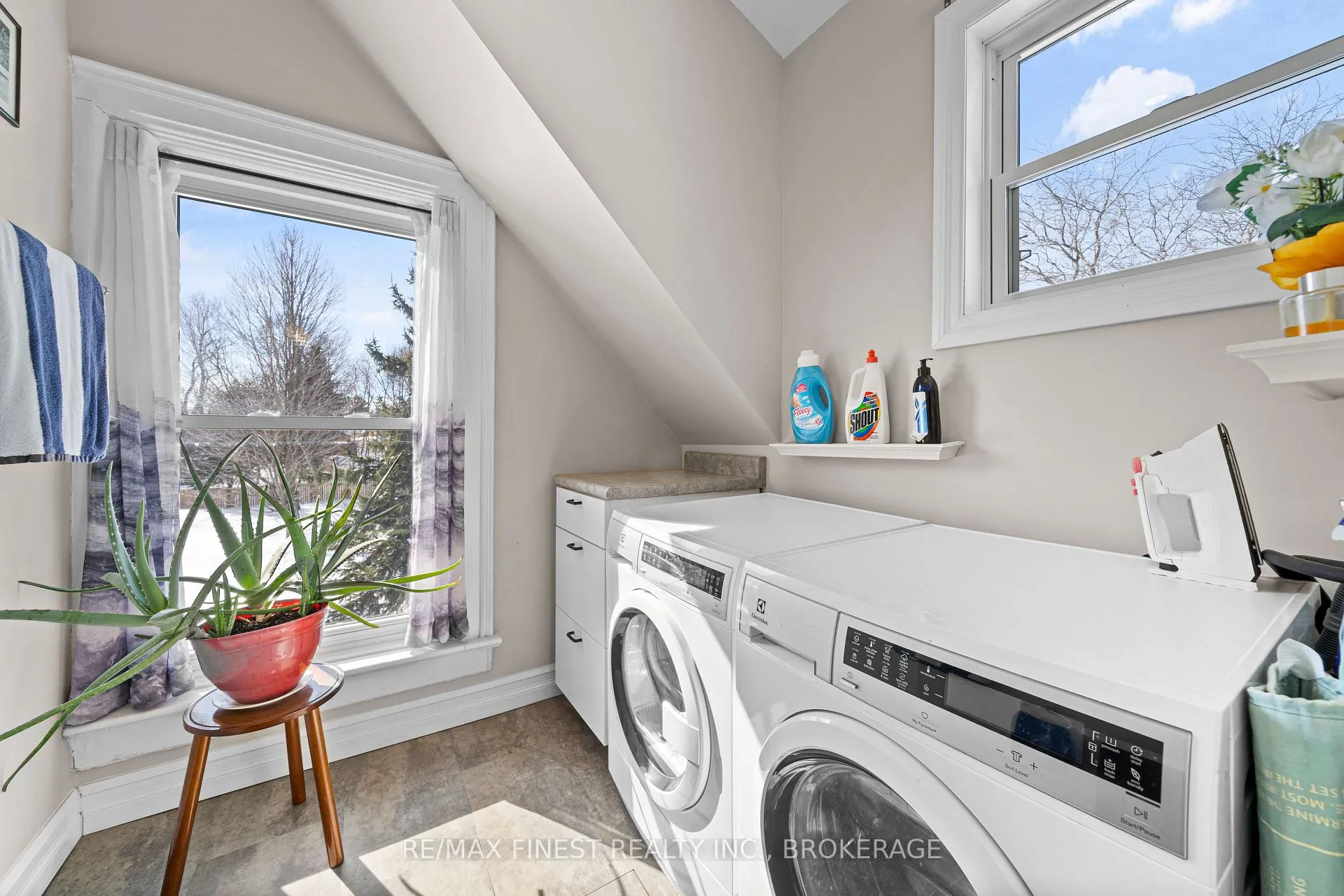 Photo 20 of 21A Centre Street, Prince Edward County, Picton Ward — HOMEH
