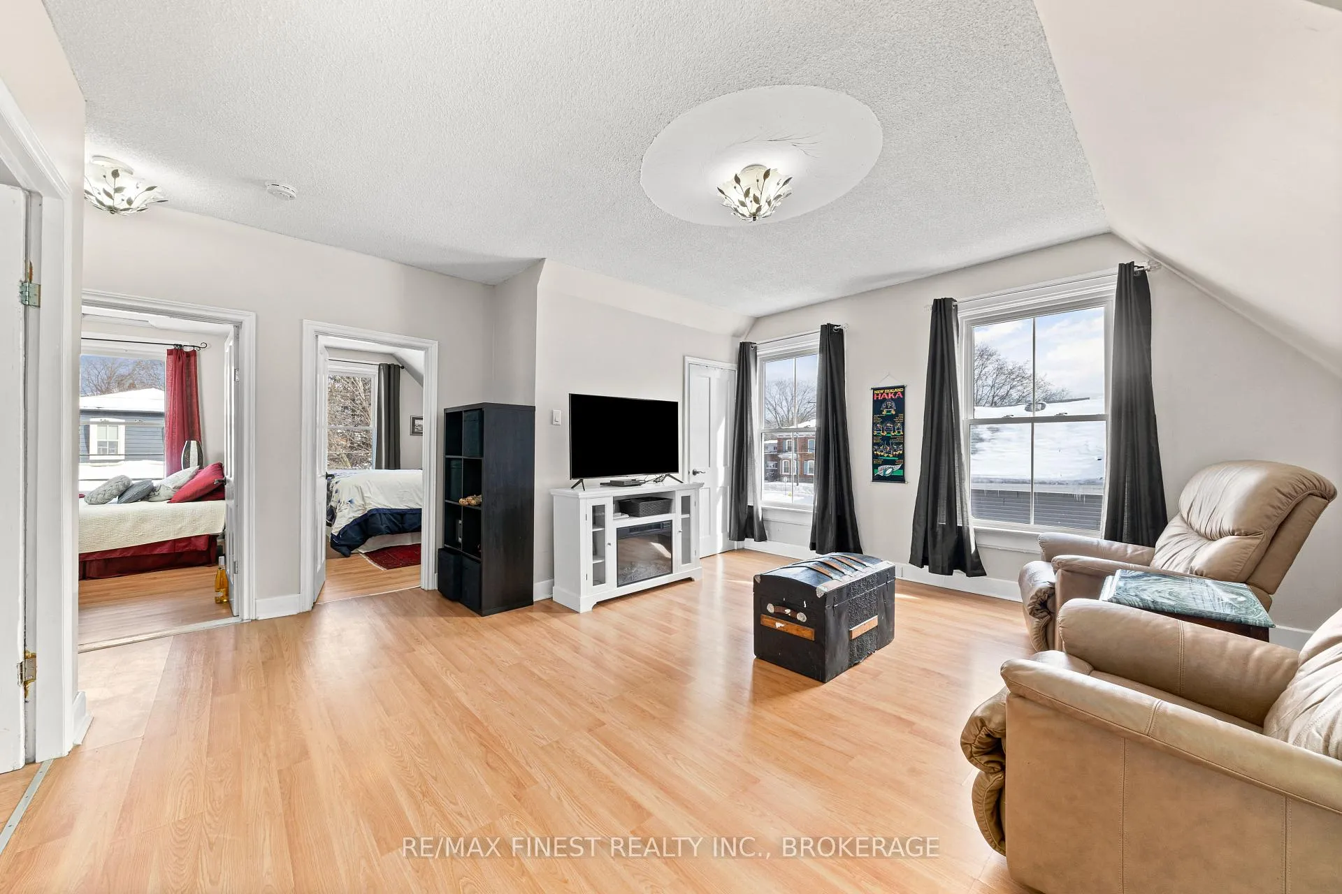 Photo 21 of 21A Centre Street, Prince Edward County, Picton Ward — HOMEH