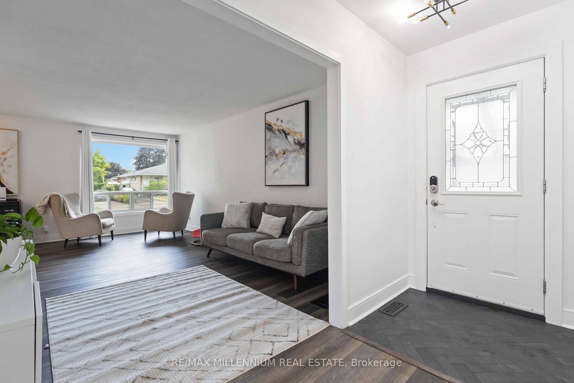 Photo 4 of 1350 Tatra Drive, Pickering, Bay Ridges — HOMEH