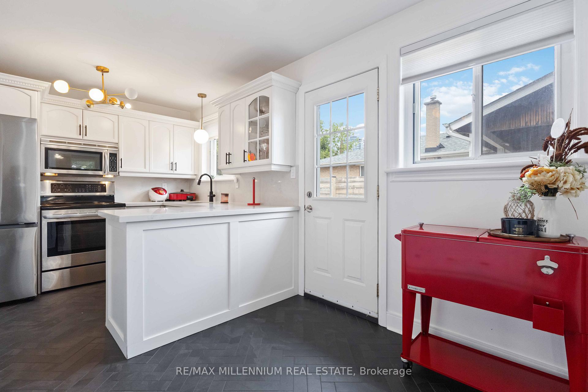 Photo 13 of 1350 Tatra Drive, Pickering, Bay Ridges — HOMEH