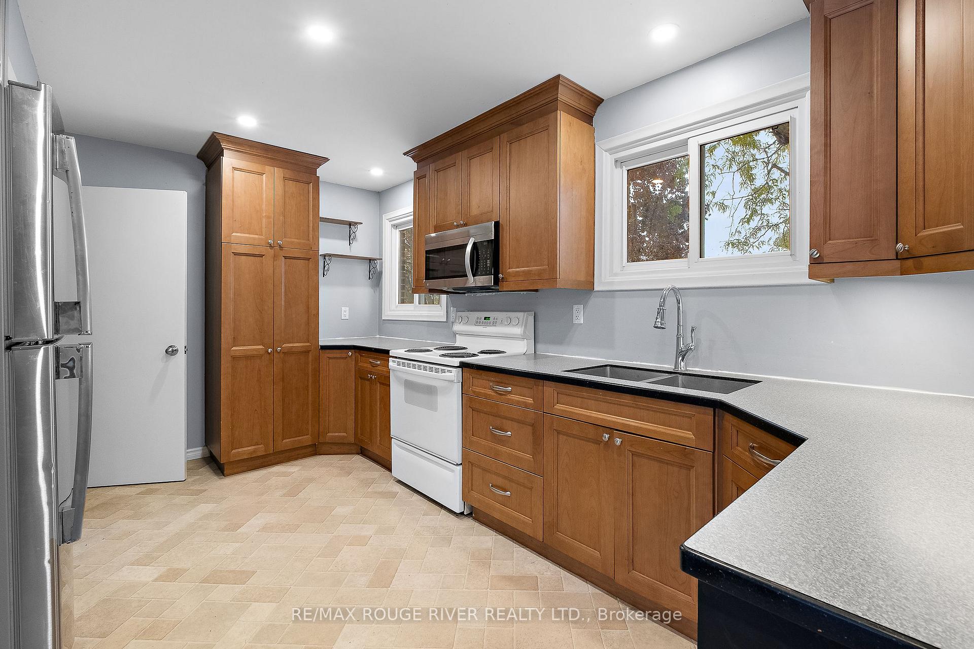 Photo 8 of 43 O'neil Crescent, Quinte West, Trenton Ward — HOMEH