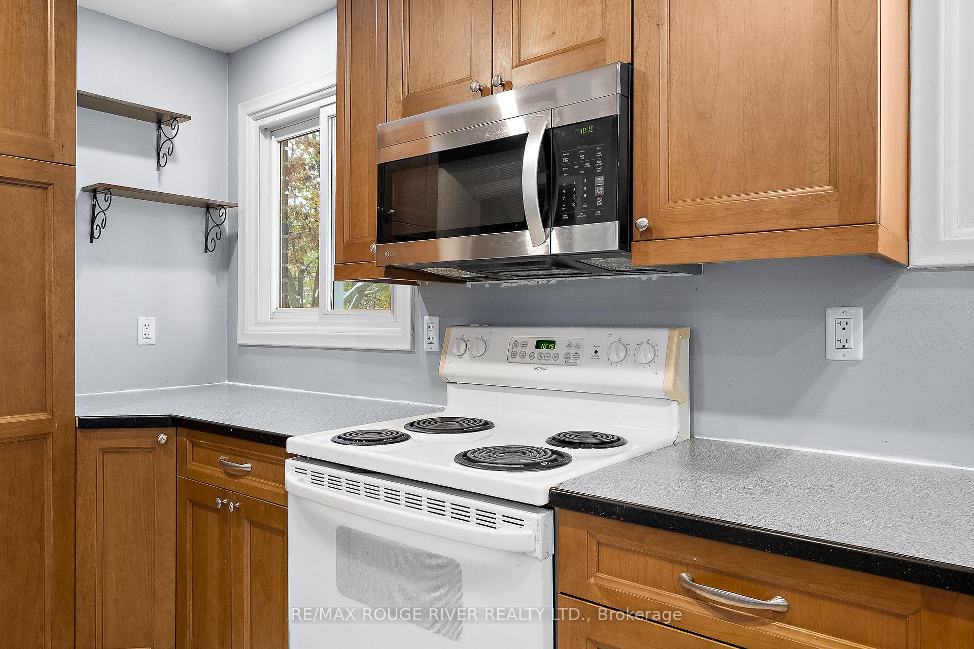 Photo 9 of 43 O'neil Crescent, Quinte West, Trenton Ward — HOMEH