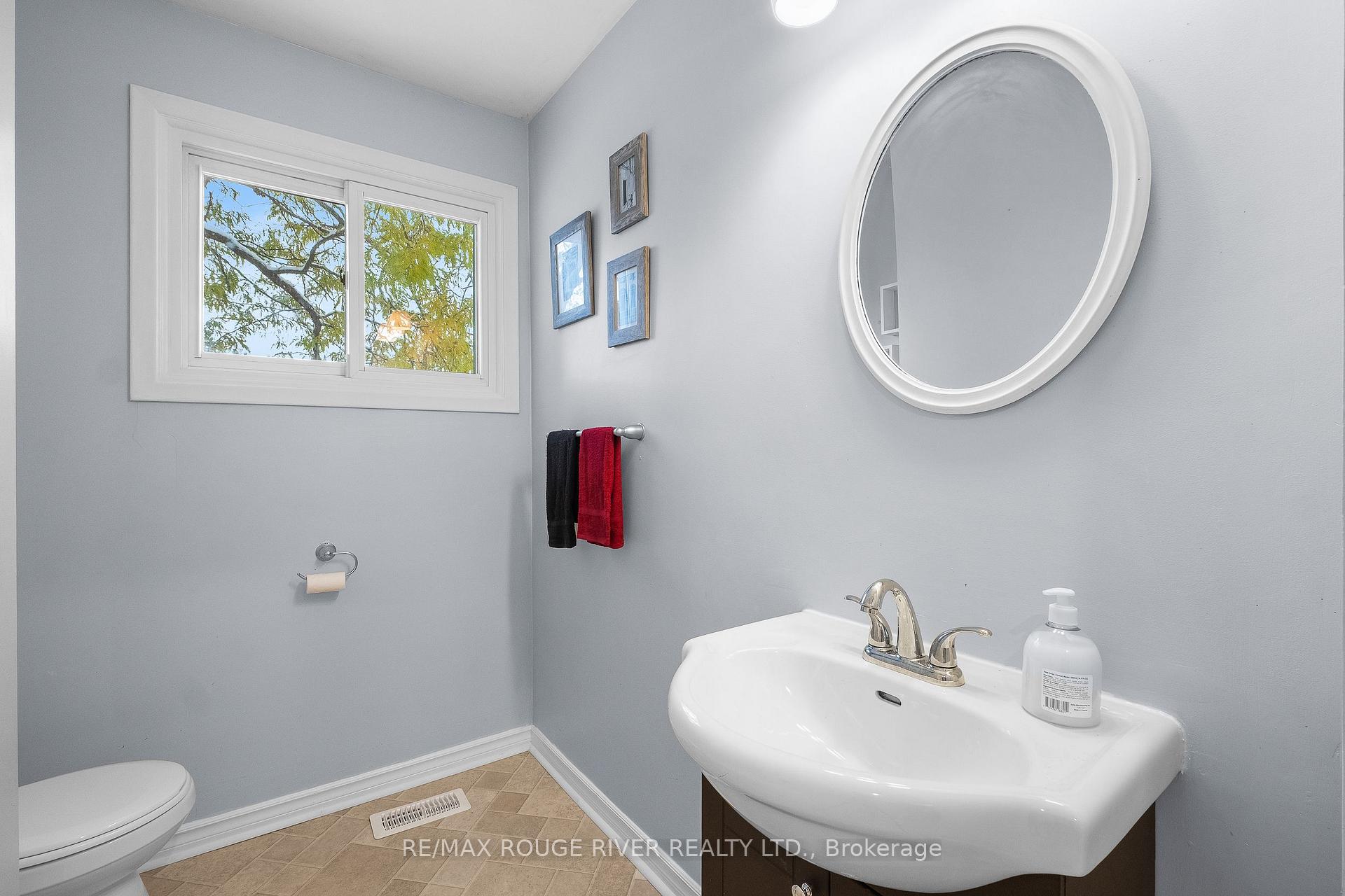Photo 11 of 43 O'neil Crescent, Quinte West, Trenton Ward — HOMEH
