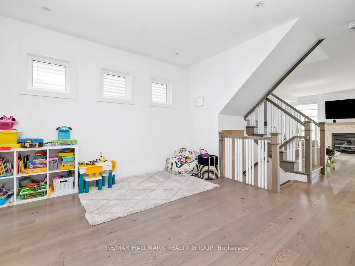 Photo 4 of 539 Compass Street, Ottawa, Mer Bleue/Bradley Estates/Anderson Park — HOMEH
