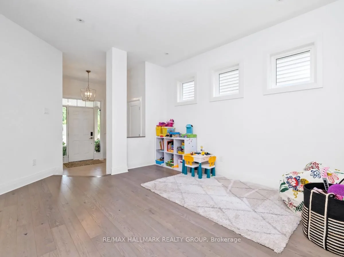 Photo 5 of 539 Compass Street, Ottawa, Mer Bleue/Bradley Estates/Anderson Park — HOMEH
