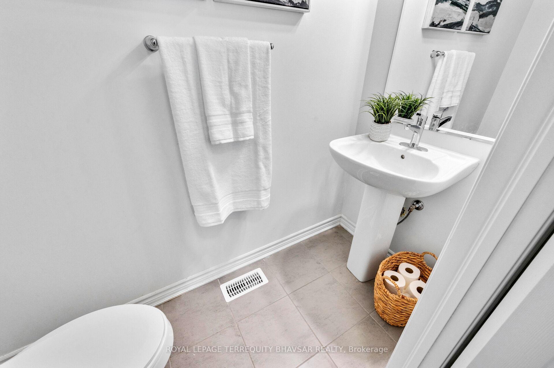 Photo 24 of 533 Kennedy Circle W, Milton, Cobban — HOMEH