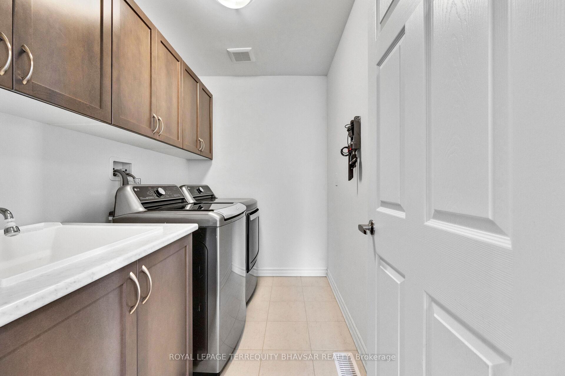 Photo 37 of 533 Kennedy Circle W, Milton, Cobban — HOMEH