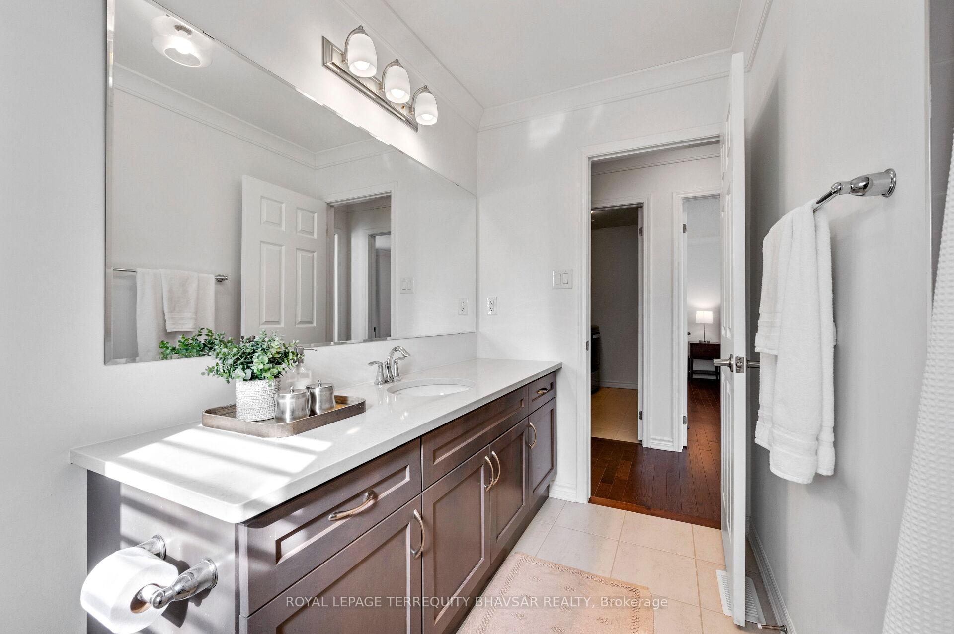 Photo 44 of 533 Kennedy Circle W, Milton, Cobban — HOMEH