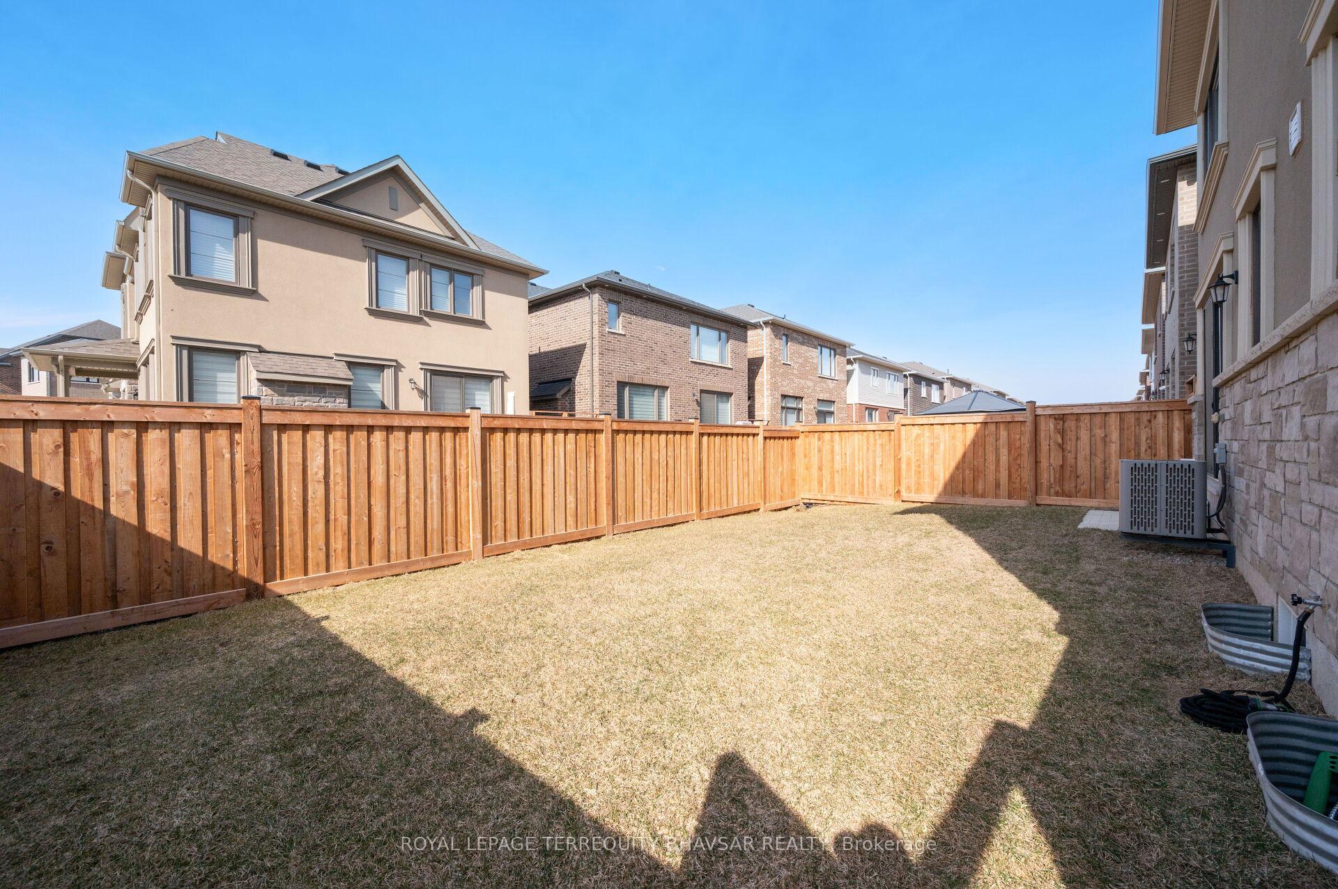 Photo 46 of 533 Kennedy Circle W, Milton, Cobban — HOMEH