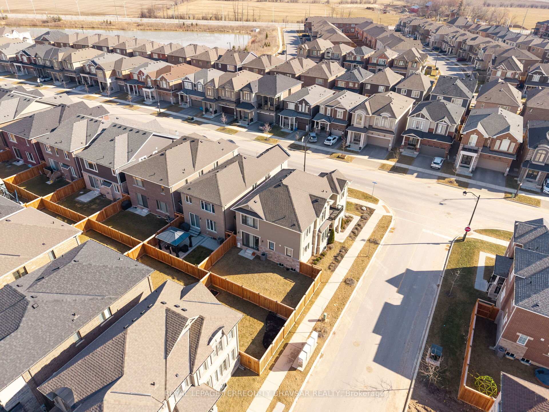 Photo 48 of 533 Kennedy Circle W, Milton, Cobban — HOMEH