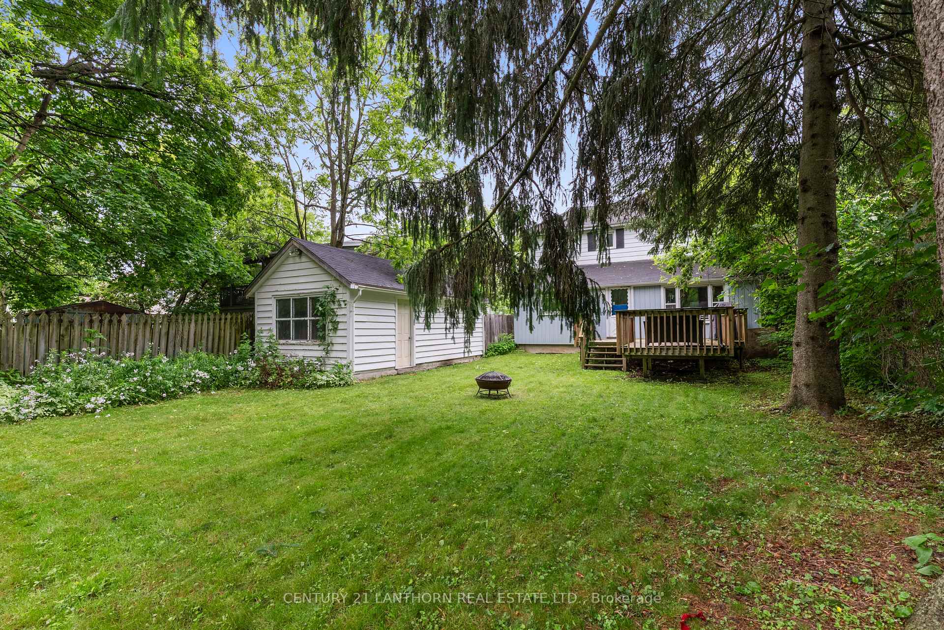 Photo 5 of 18 Elm Street, Prince Edward County, Picton Ward — HOMEH