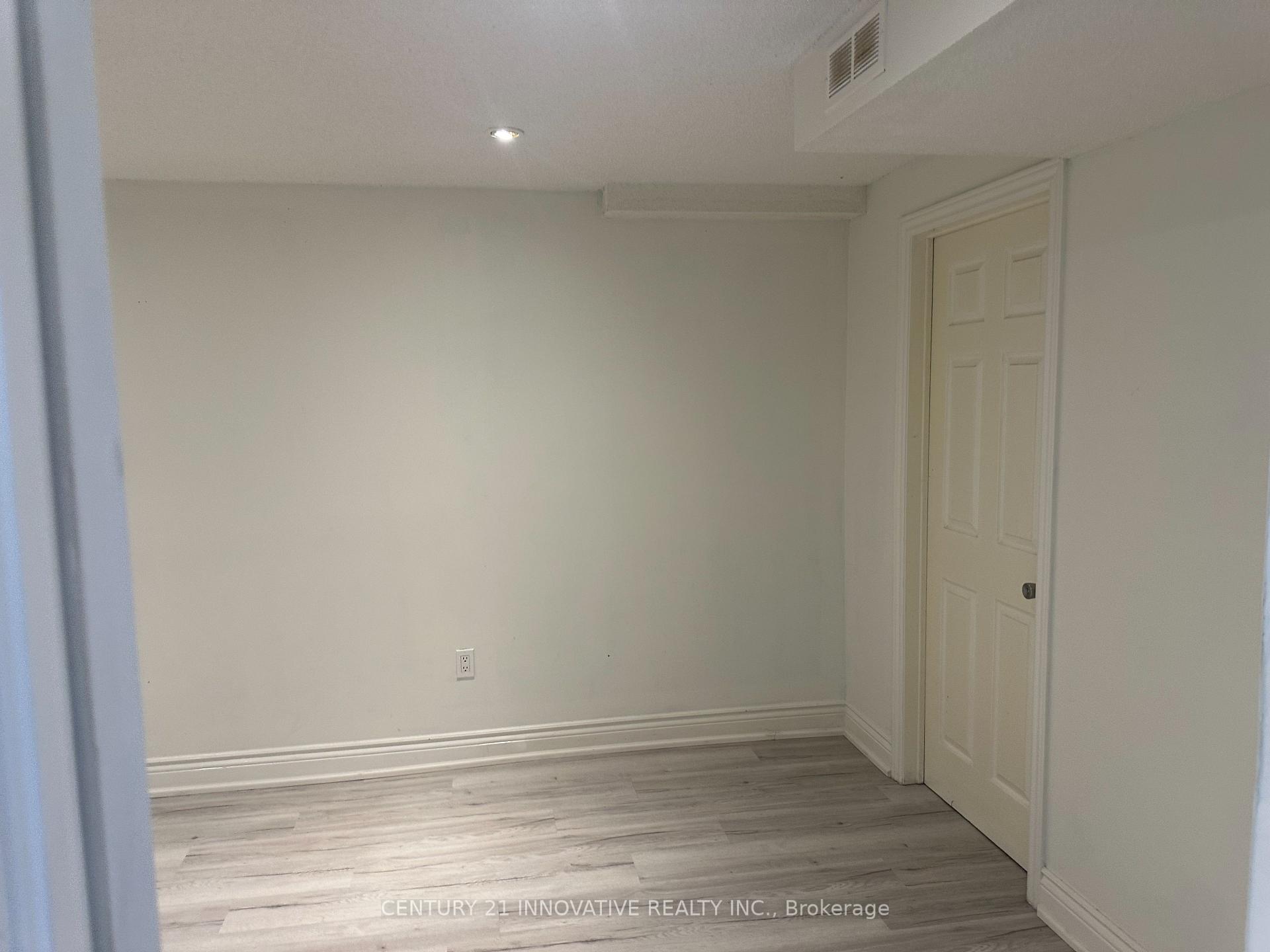 Photo 5 of 308 Granby Court, Pickering, Highbush — HOMEH