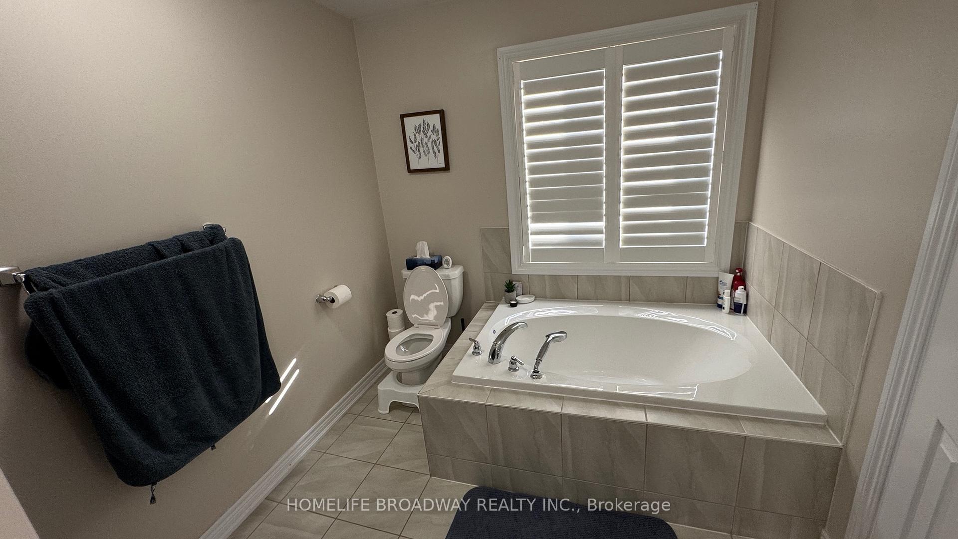 Photo 24 of 38 Great Gabe Crescent, Oshawa, Windfields — HOMEH