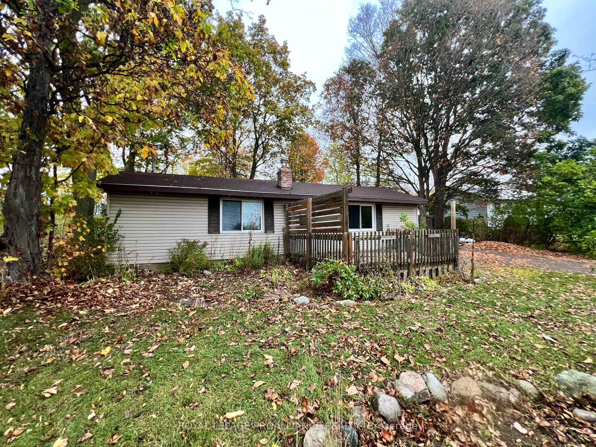 Photo 3 of 2112 Hamilton Road, Quinte West, Sidney Ward — HOMEH