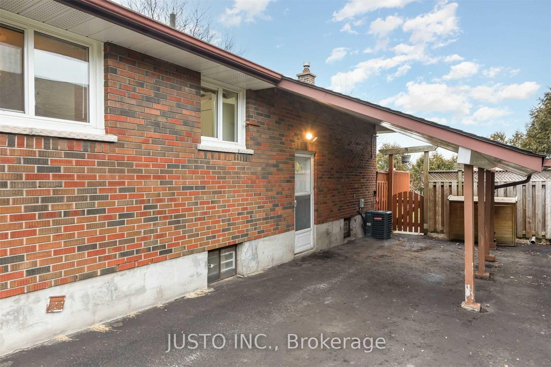 Photo 3 of 299 Fairlawn Court, Oshawa, McLaughlin — HOMEH