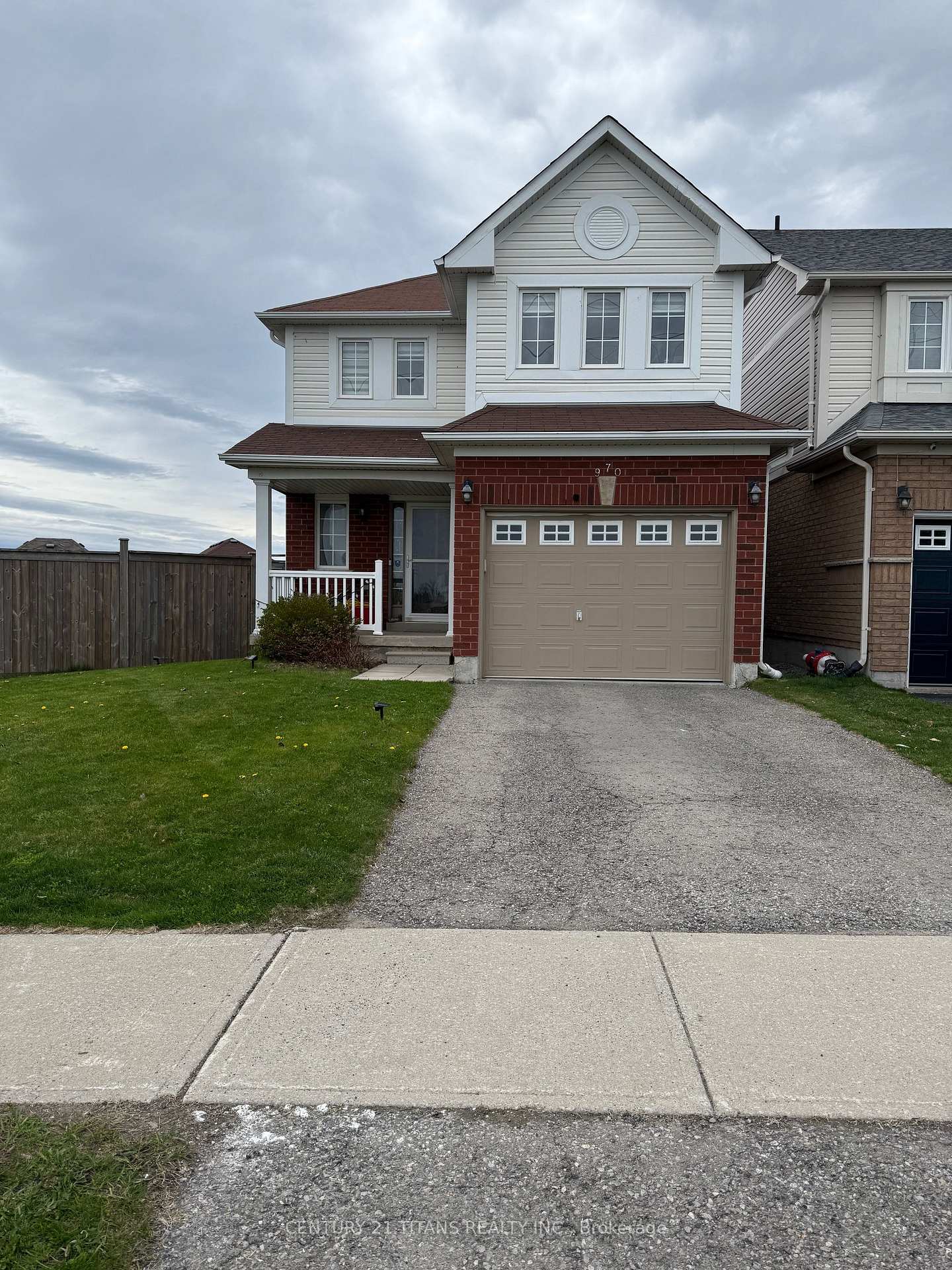 Front of 970 Townline Road S