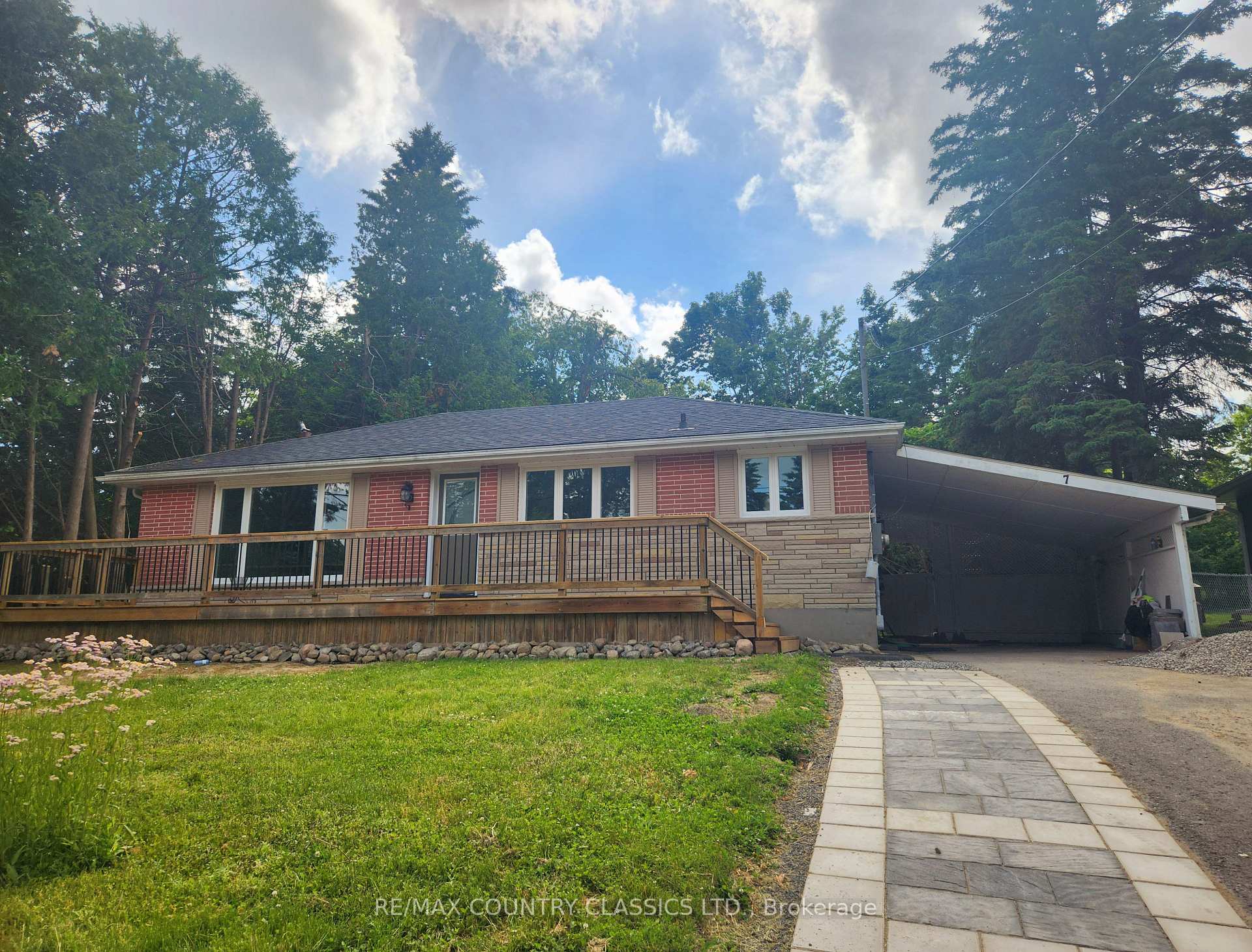Front of Unit Upper, 7 Beechwood Drive
