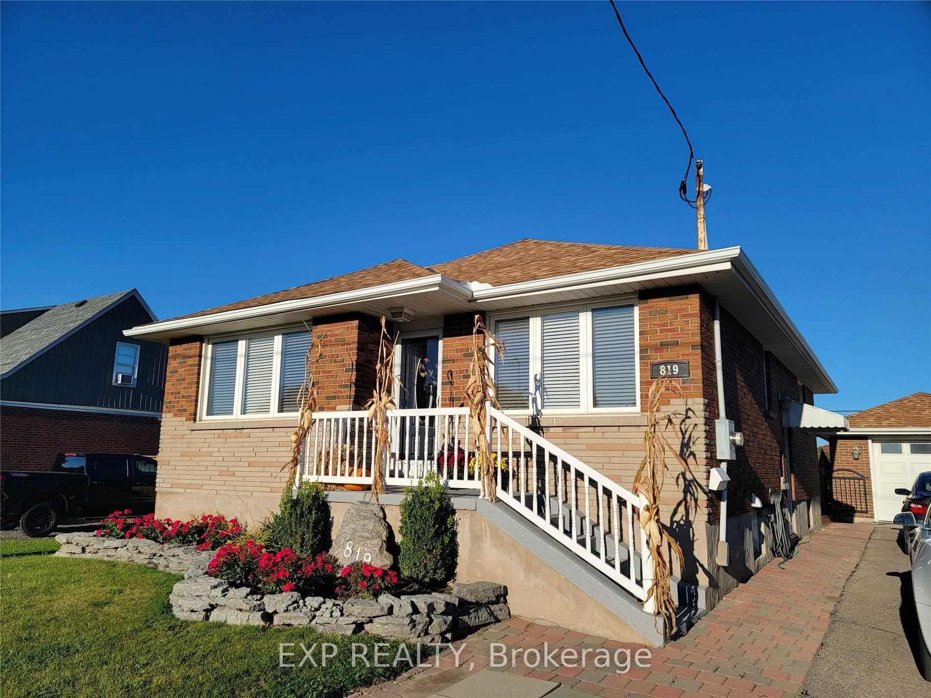 Photo 2 of 819 Ritson Road S, Oshawa, Lakeview — HOMEH