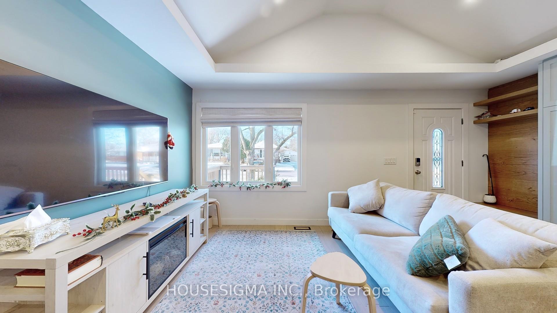 Photo 2 of 745 Marksbury Road, Pickering, West Shore — HOMEH