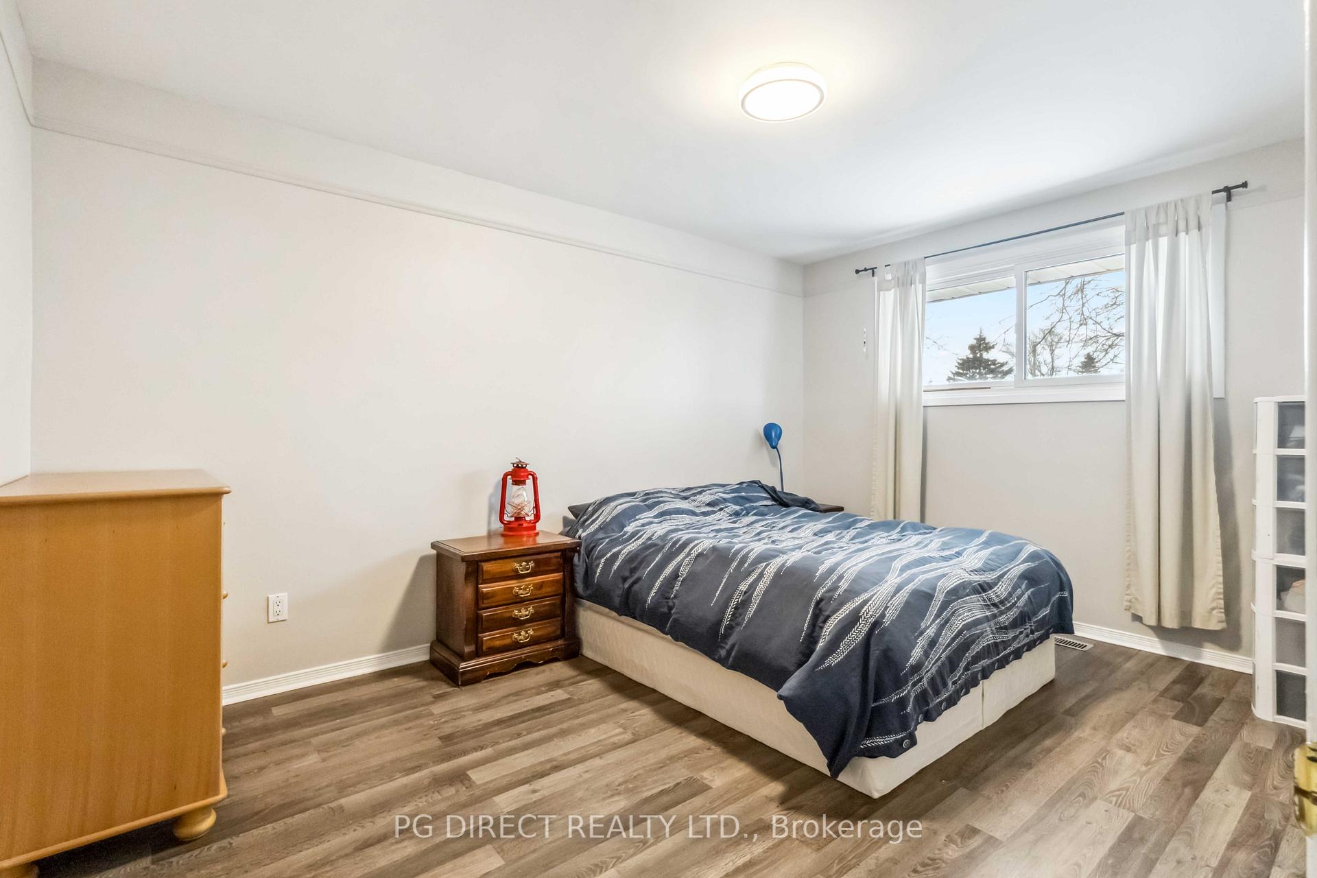 Photo 6 of 120 Seneca Avenue, Oshawa, Samac — HOMEH