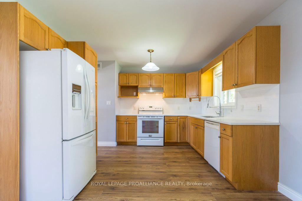 Photo 8 of 23 Sunshine Lane, Quinte West, Murray Ward — HOMEH
