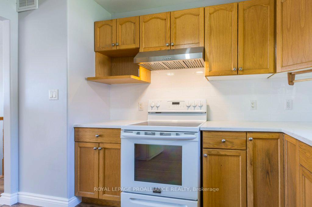Photo 10 of 23 Sunshine Lane, Quinte West, Murray Ward — HOMEH