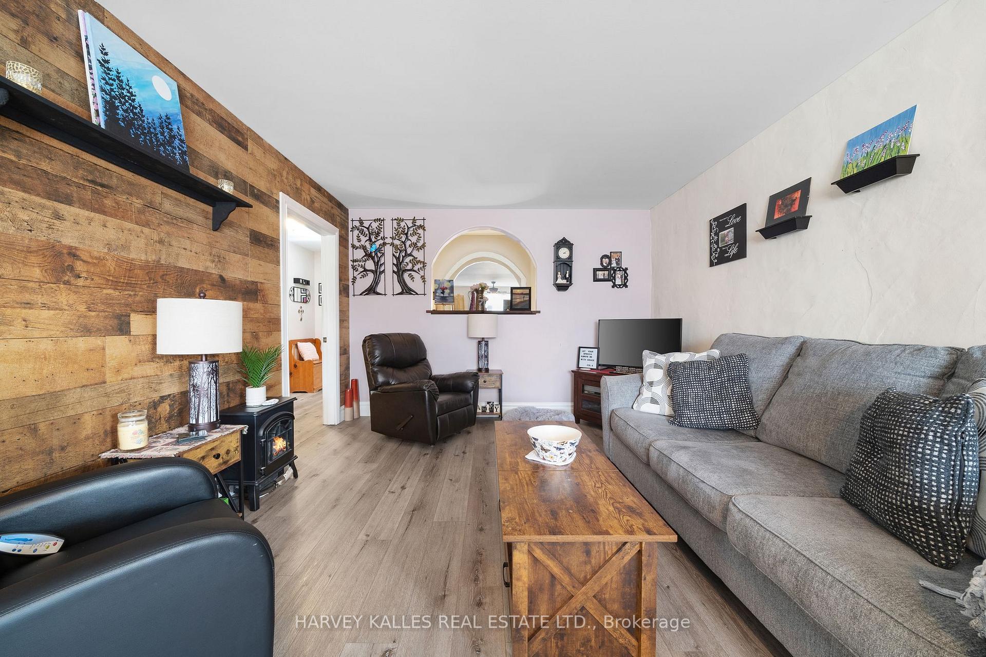 Photo 12 of 46 Barker Street, Prince Edward County, Picton Ward — HOMEH