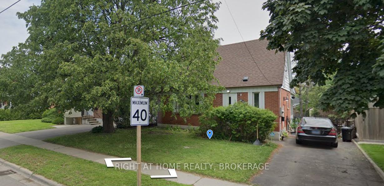 Front of 819 Mary Street N
