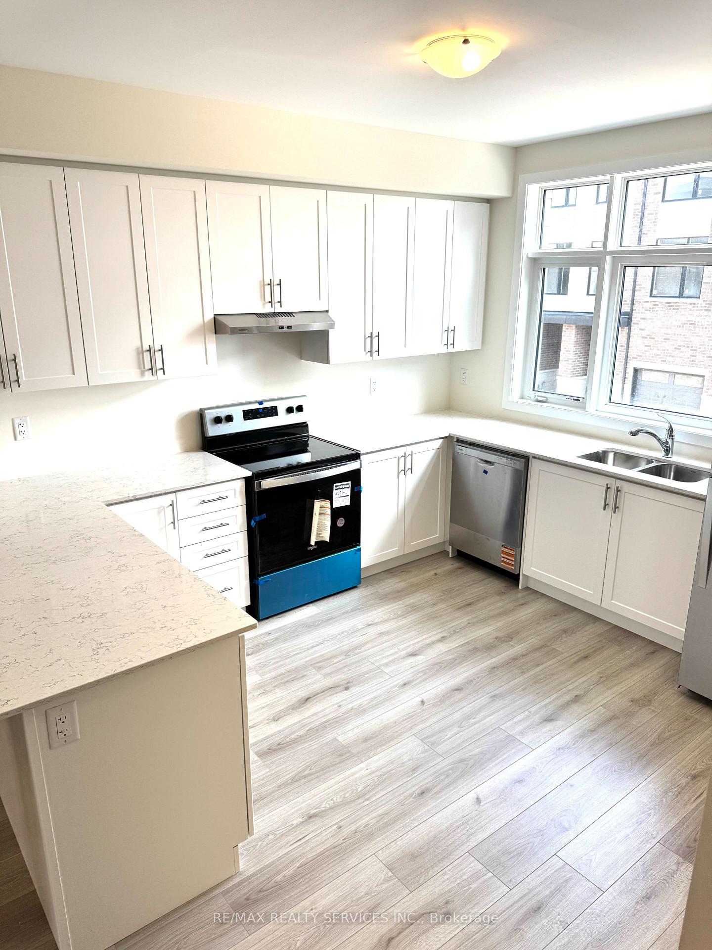 Photo 11 of Unit 1207, 1695 Dersan Street, Pickering, Duffin Heights — HOMEH