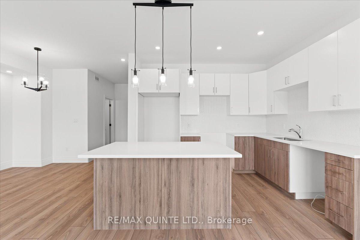 Photo 9 of 24 Evans Street, Prince Edward County, Picton — HOMEH