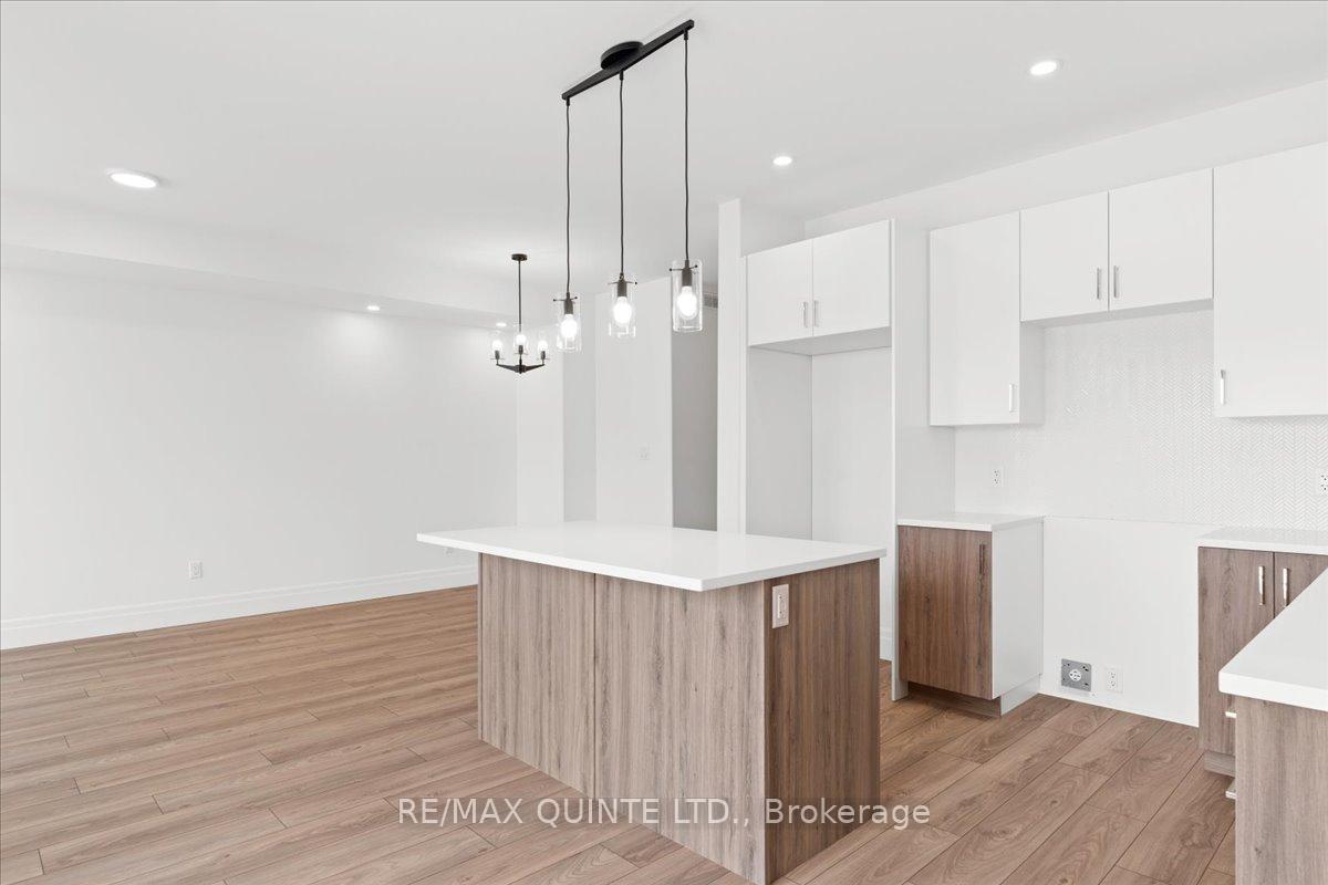 Photo 10 of 24 Evans Street, Prince Edward County, Picton — HOMEH